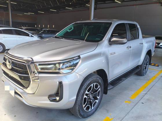 TOYOTA HILUX 2.8 D-4D TURBO DIESEL CD SRX 4X4 AUTOMÁTICO